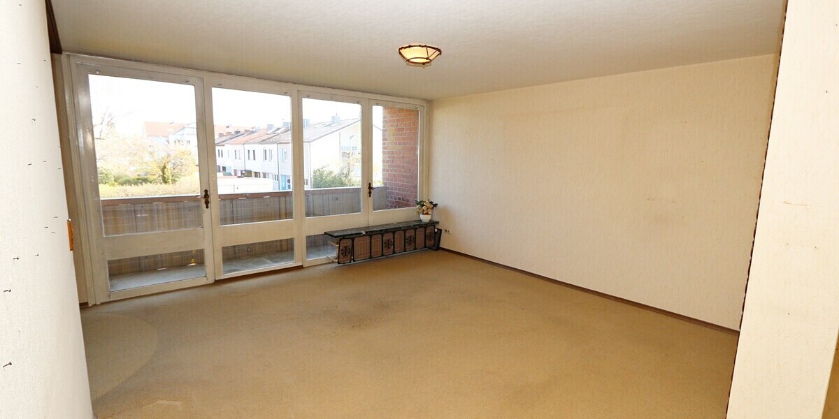 * im Dornröschenschlaf * 2-Zimmer-Wohnung * 2 sonnige Balkone * 1 Stellplatz * renovierungsbedürftig - Etagenwohnung Germering | Angebot:26287723