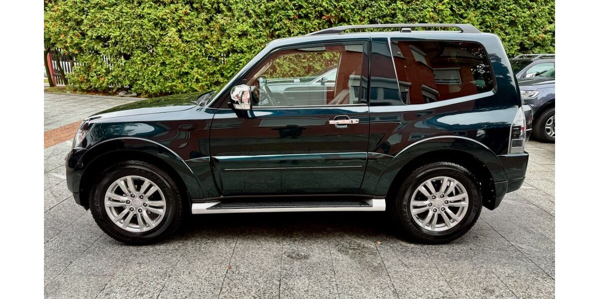 Mitsubishi Pajero 75.000 km 39.980 &euro; München 81827