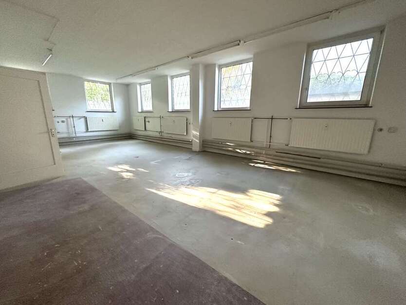 Halle in München-Solln 1.050 € 226 m²