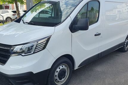 Renault Trafic 88.000 km 16.900 &euro; München 81825