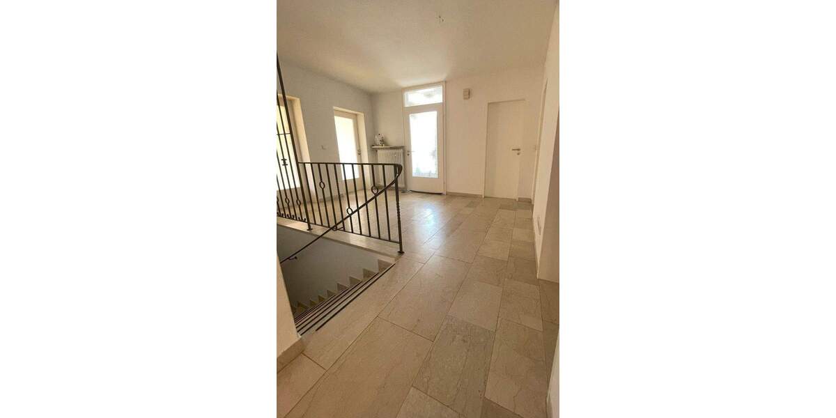 Gartenwohnung, frisch renoviert mit neuer Heiztechnik, 4+2 Zimmer 6 zimmer