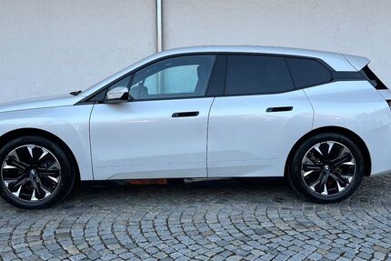 BMW iX 4.947 km 77.990 &euro; München 81245