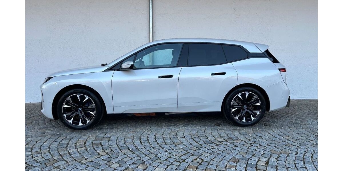 BMW iX 4.947 km 77.990 &euro; München 81245