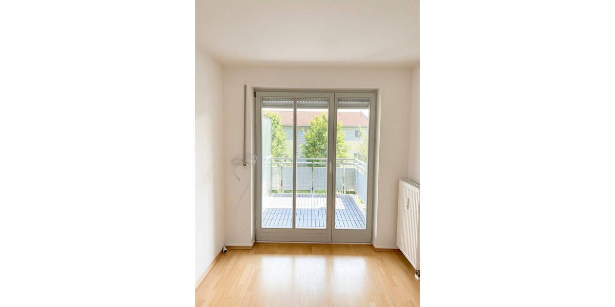 Wohnen mit Wohlfühlfaktor - Solide vermietete, helle 4-Zimmer-Wohnung mit Loggia und zwei Bädern 4 zimmer