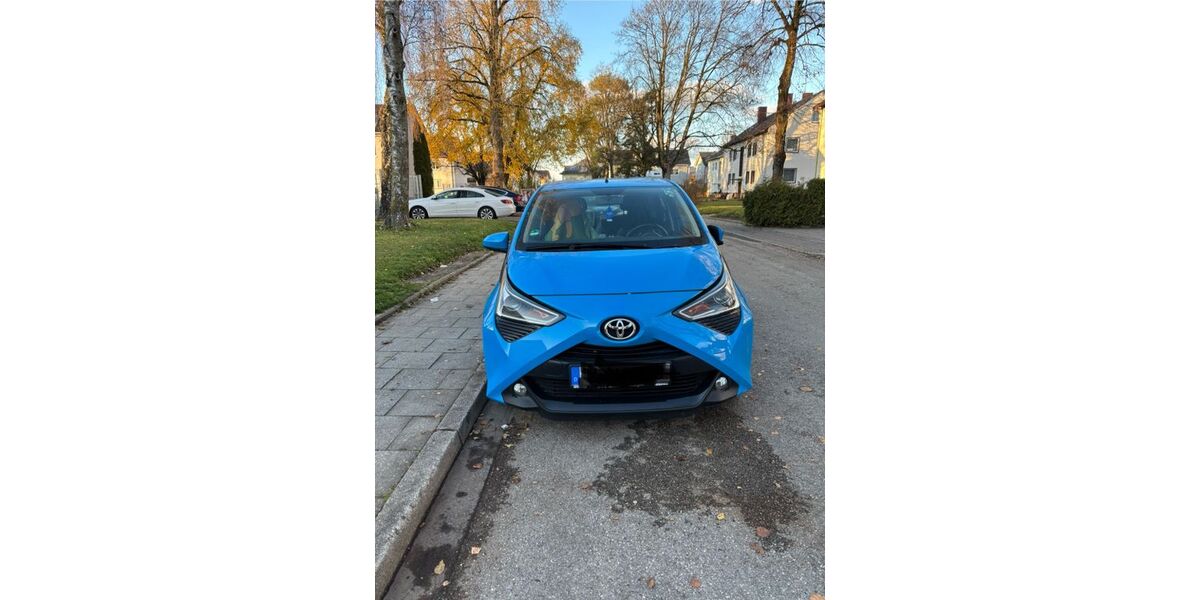 Toyota Aygo (X) 94.000 km 8.800 € Putzbrunn 85640