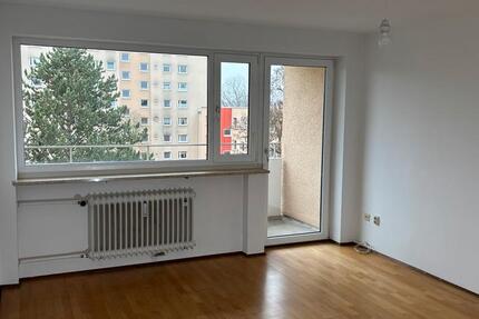 Helle 3-Zimmer Wohnung mit Loggia & Stellplatz im Münchner Norden 3 zimmer