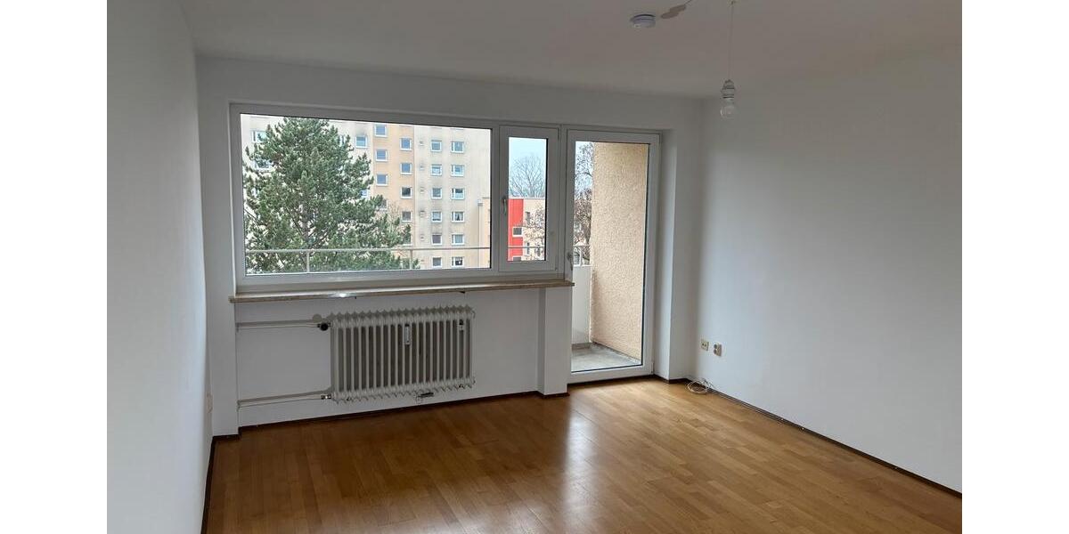 Helle 3-Zimmer Wohnung mit Loggia & Stellplatz im Münchner Norden 3 zimmer