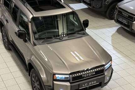 Toyota Land Cruiser 4.080 km 88.595 &euro; Poing bei München 85586