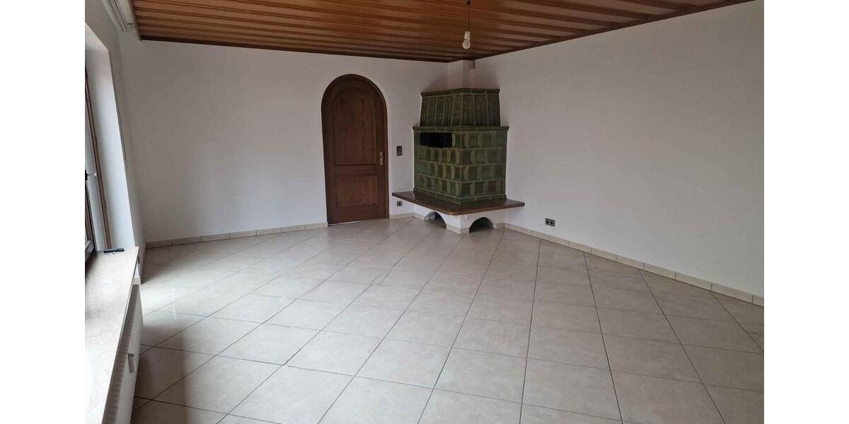 Großzügige 4 Zimmer EG-Wohnung mit Terrasse und Garten 4 zimmer