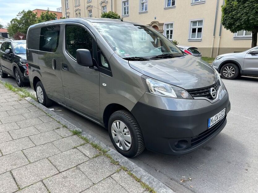 NV200
