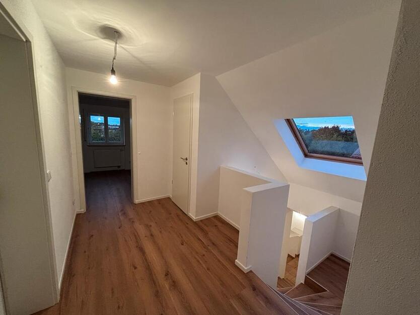 Großzügige 3-Zimmer-Dachgeschosswohnung mit Balkon in Germering zimmer