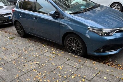 Toyota Auris 84.000 km 14.000 € München 80636