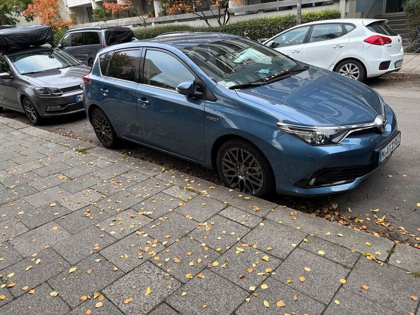Toyota Auris 84.000 km 14.000 € München 80636