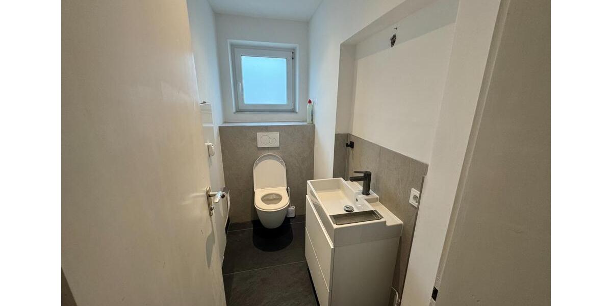 Dachgeschoßwohnung Weßling - 3 Zimmer, 123 m&sup2;, 1.970&euro; | Angebot:24629871