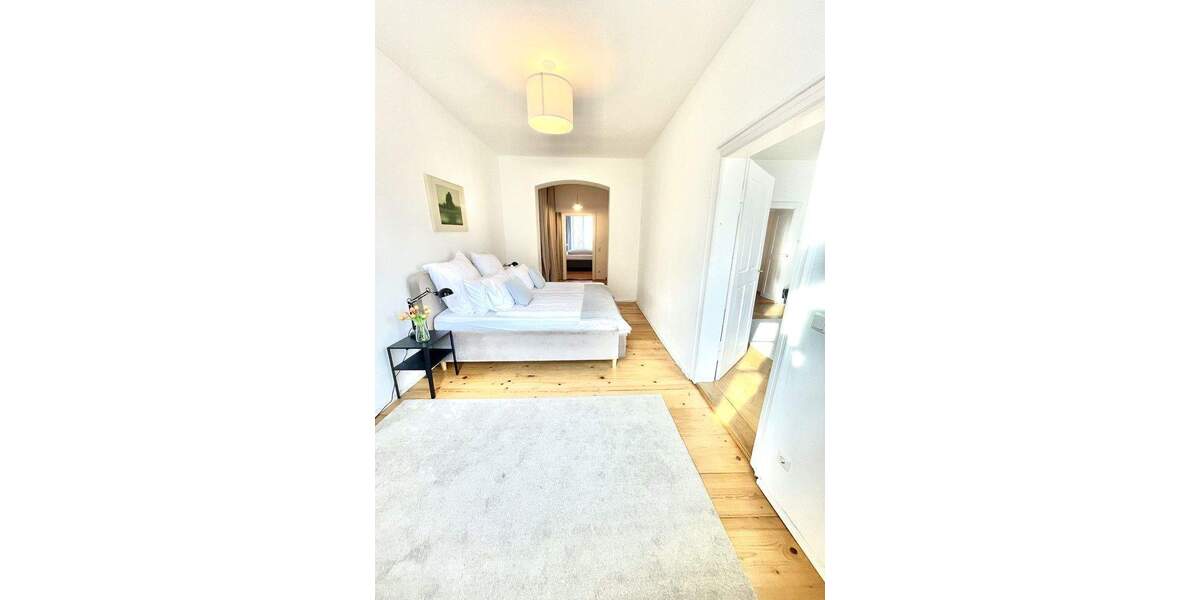 Lehel am Isartor. Zentrale Bestlage. Neu hochwertig möblierte 4 Zimmer. Großer Garten. Ab 3 Monate 4 zimmer