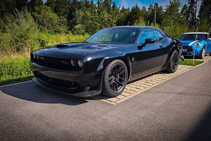 Dodge Challenger 5.900 km 57.490 &euro; München 81825