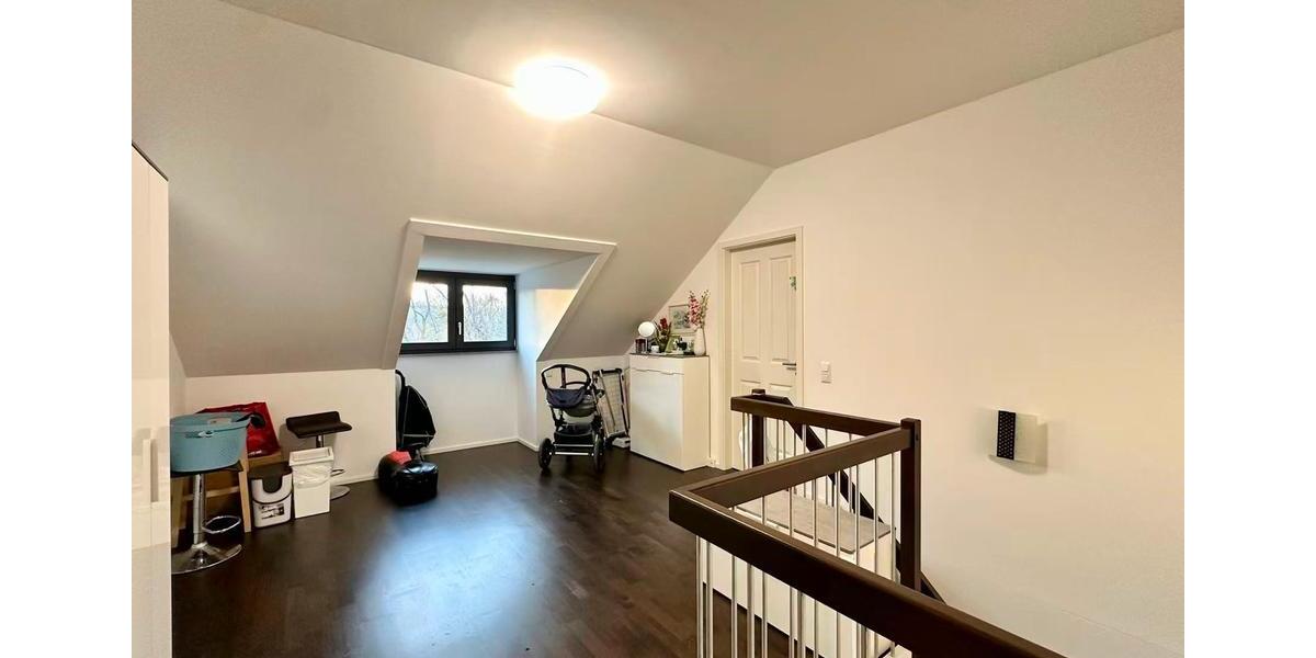 Dachgeschoßwohnung München Feldmoching-Hasenbergl - 4 Zimmer, 132 m&sup2;, 2.480&euro; | Angebot:26624071