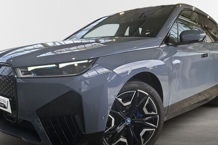 BMW iX 29.981 km 75.490 € Germering 82110