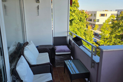 Möblierte 2-Zimmer-Wohnung mit Balkon und TG-Stellplatz zimmer