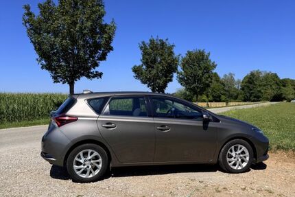Toyota Auris 117.000 km 13.999 &euro; Otterfing 83624