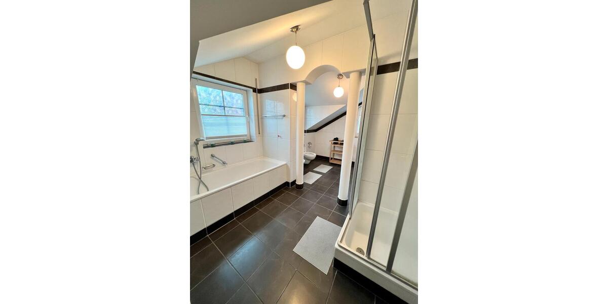 Einfamilienhaus Hallbergmoos - 7 Zimmer, 210 m&sup2;, 3.250&euro; | Angebot:26377737