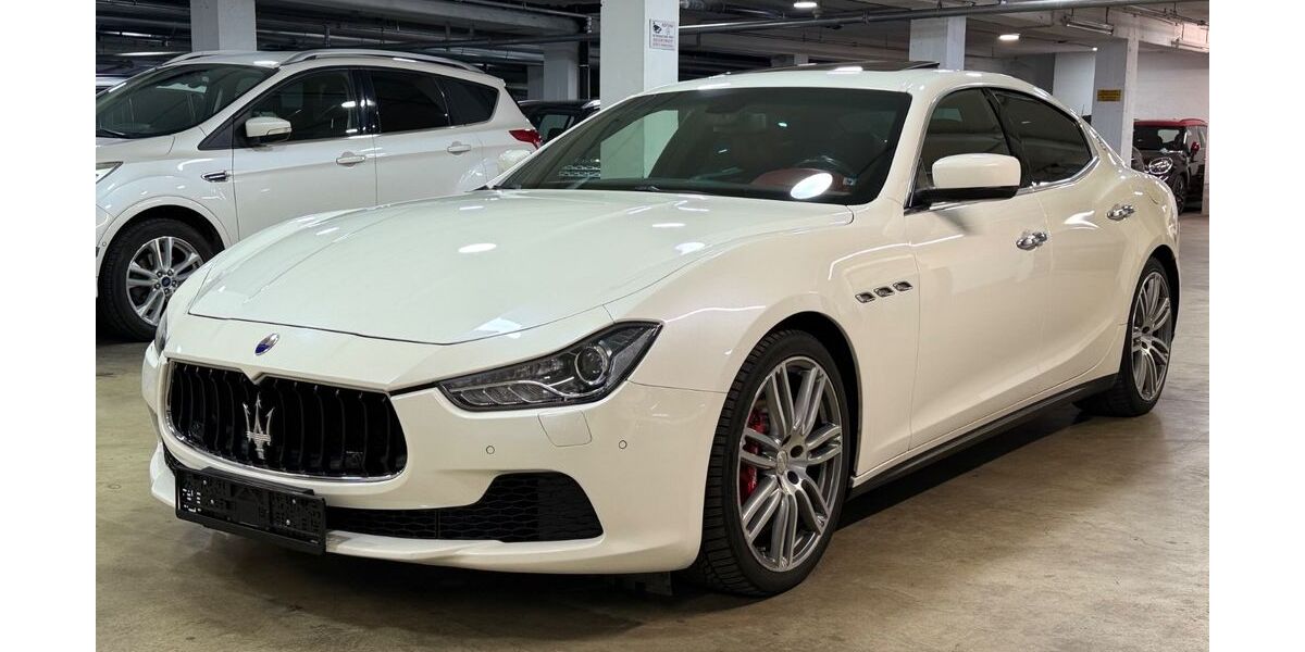 Maserati Ghibli 149.957 km 23.999 &euro; München 81677