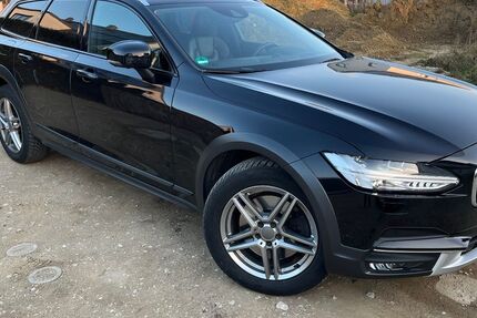 Volvo V90 Cross Country 94.000 km 32.800 &euro; Haimhausen 85778