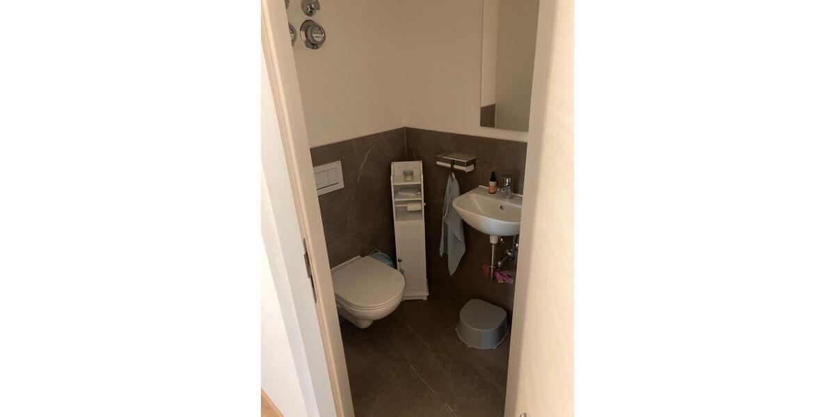 Erdgeschoßwohnung Erdweg - 4 Zimmer, 94 m&sup2;, 1.300&euro; | Angebot:26322539