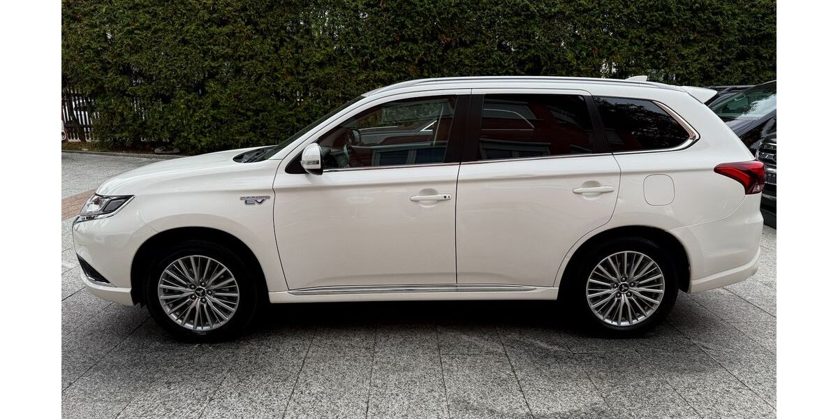Mitsubishi Plug-in Hybrid Outlander 127.000 km 14.980 &euro; München 81827