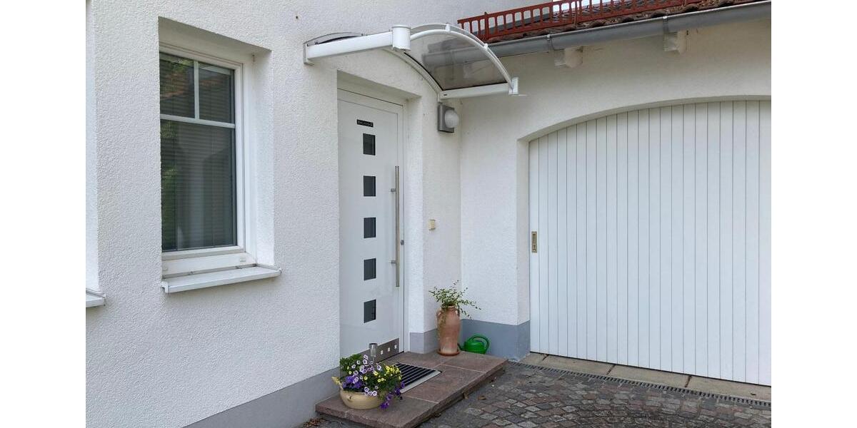 Dachgeschoßwohnung Gilching - 2 Zimmer, 43 m&sup2;, 1.050&euro; | Angebot:26042545