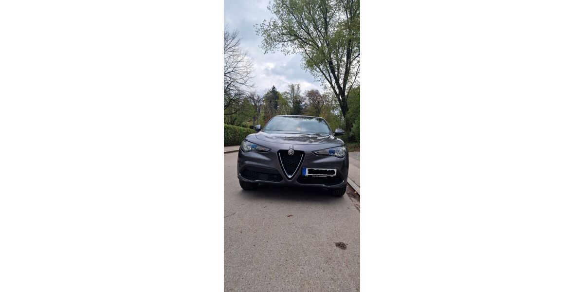Alfa Romeo Stelvio 134.000 km 18.999 &euro; München 81375
