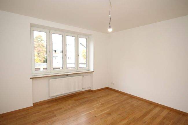 Sonnige, vollkommen neu renovierte 4-Zimmer Wohnung mit Südloggia in Neuhausen 4 zimmer