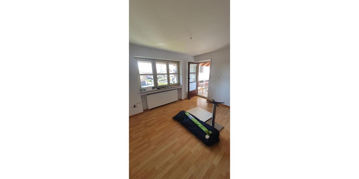 Etagenwohnung Holzkirchen - 3 Zimmer, 84 m&sup2;, 1.100&euro; | Angebot:25639208