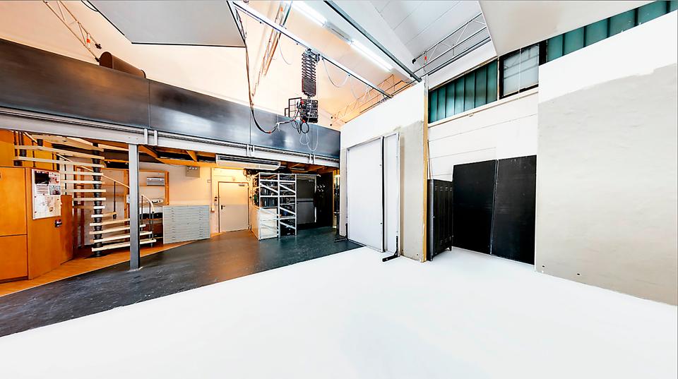 Fotostudio im Münchner Norden – flexible Tagesmiete + Equipment zimmer