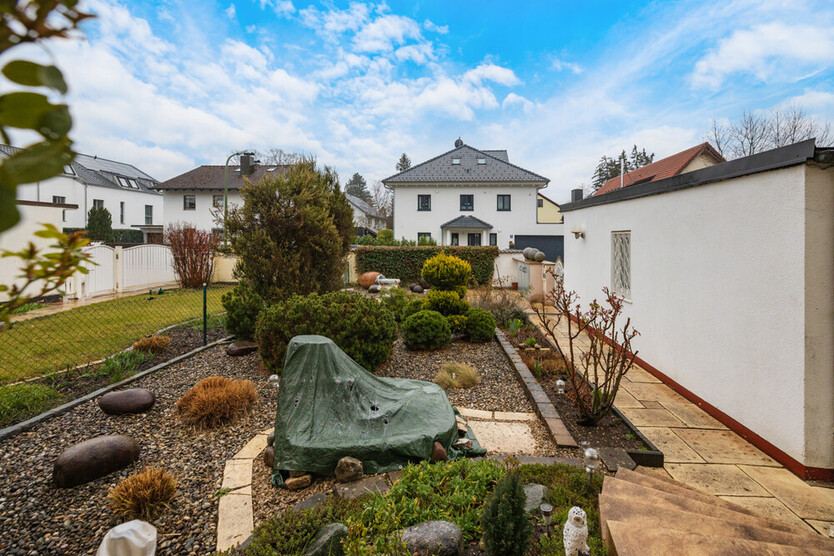 Wohnen im Märchenviertel von Waldperlach-Gepflegte DHH mit ca. 208 qm Nutzfläche 6.5 zimmer