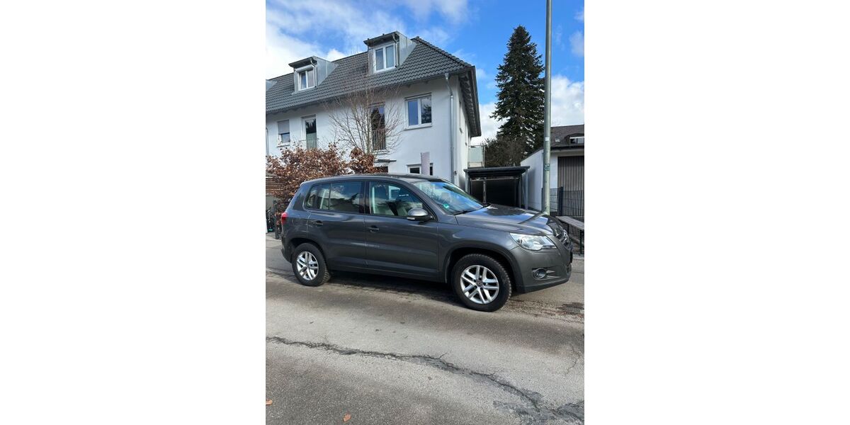 VW Tiguan 52.771 km 10.300 &euro; München 81243