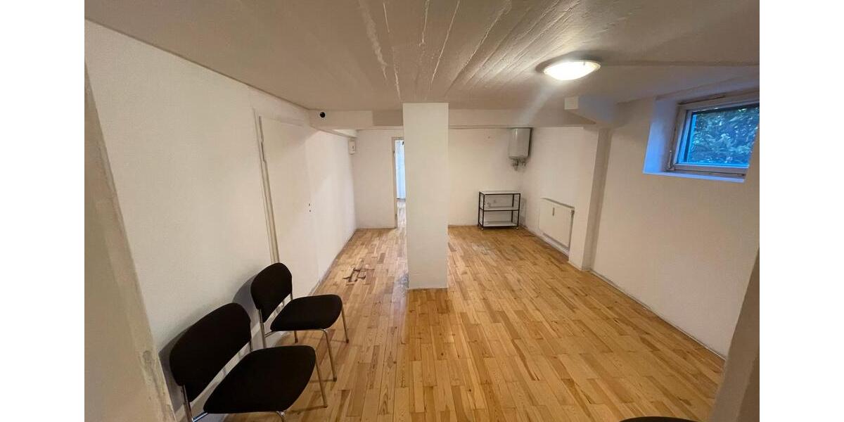 50 m² Lager- oder Bürofläche mit eigener Tür zimmer