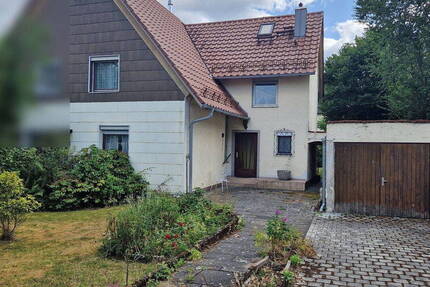 Charmante Doppelhaushälfte mit großem Potenzial in ruhiger Lage 6 zimmer