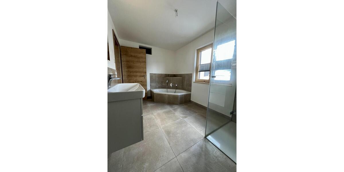 Etagenwohnung Markt Indersdorf - 4 Zimmer, 117 m&sup2;, 1.998&euro; | Angebot:26348736