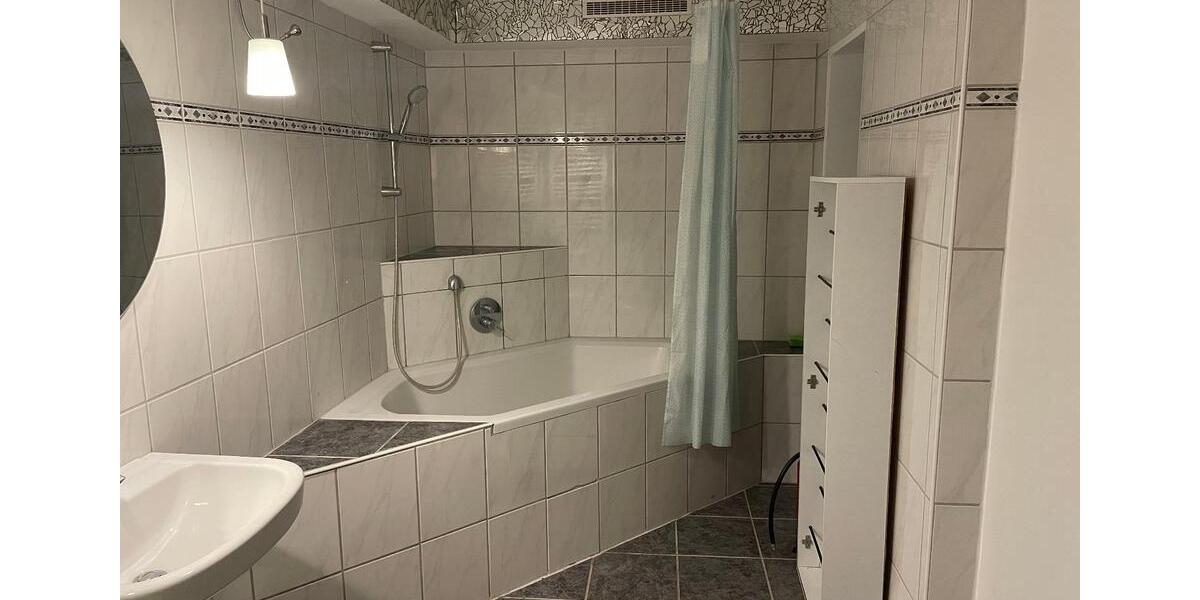 1 Zimmer in WG (möbliert) 30 zimmer