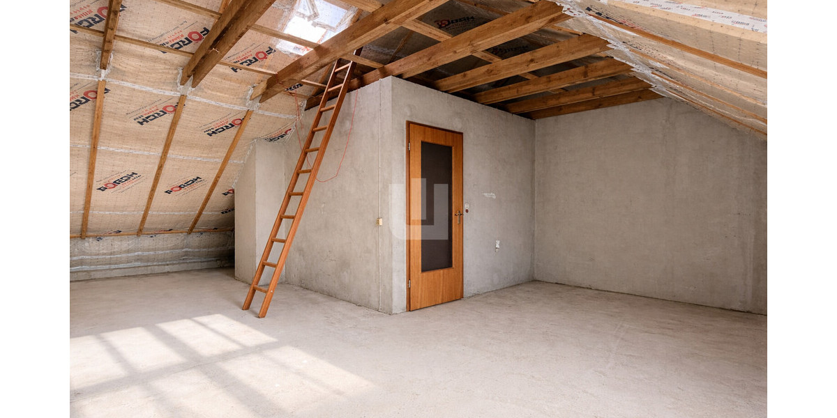 WINDISCH IMMOBILIEN - Renovierungsbedürftiges REH ideal für Familien in verkehrsberuhigter Straße - Reihenendhaus Olching | Angebot:25362370