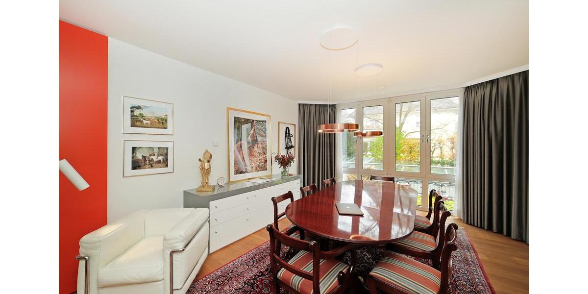 Luxuriöse 4-Zi-Maisonette-Whg (ca. 145 m² EG + ca. 75 m² im Souterrain) direkt am Englischen Garten! 4 zimmer