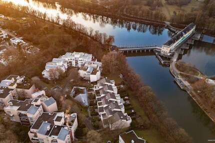 Rarität im Herzogpark: 1. Reihe am Isarkanal. Großzügiges Townhouse mit Kamin, Dachterrasse & 2 TG. 6 zimmer