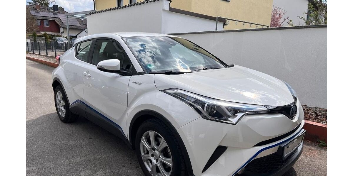 Toyota C-HR 53.000 km 19.100 &euro; München 81825