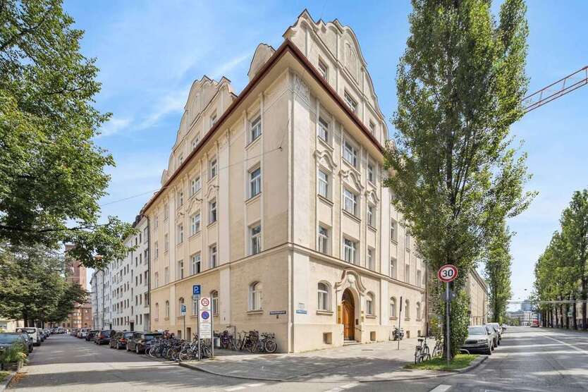 Büro in München 3.900 € 195 m²