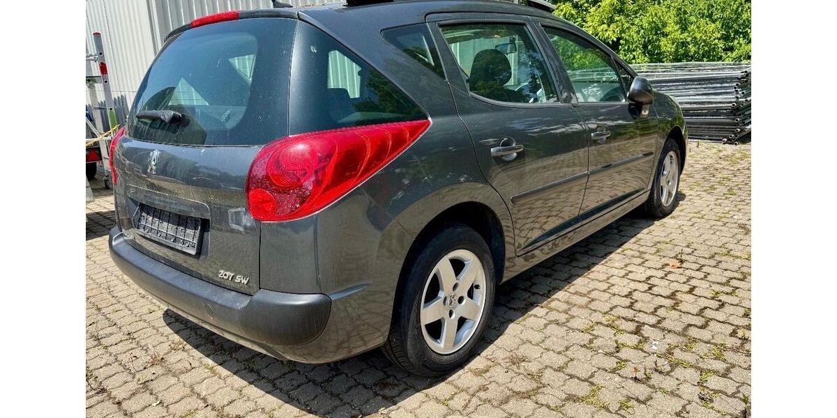 Peugeot 207 170.000 km 2.450 &euro; München 81245