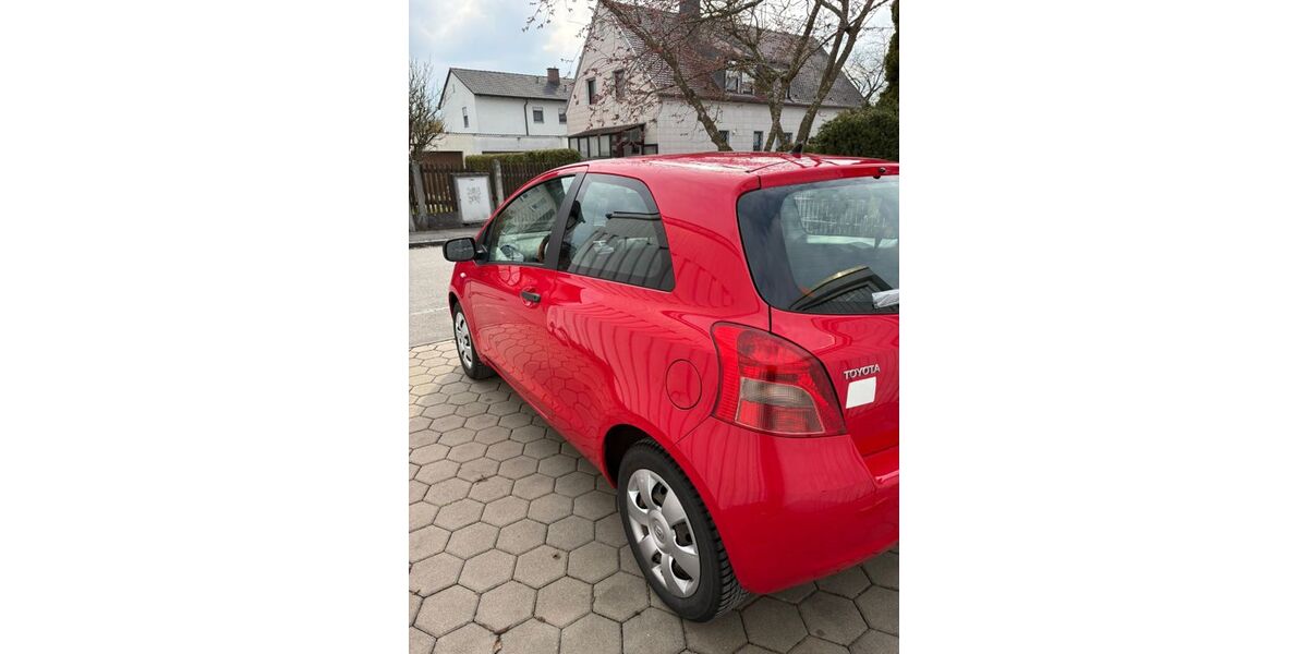 Toyota Yaris 121.000 km 1.500 &euro; München 80995