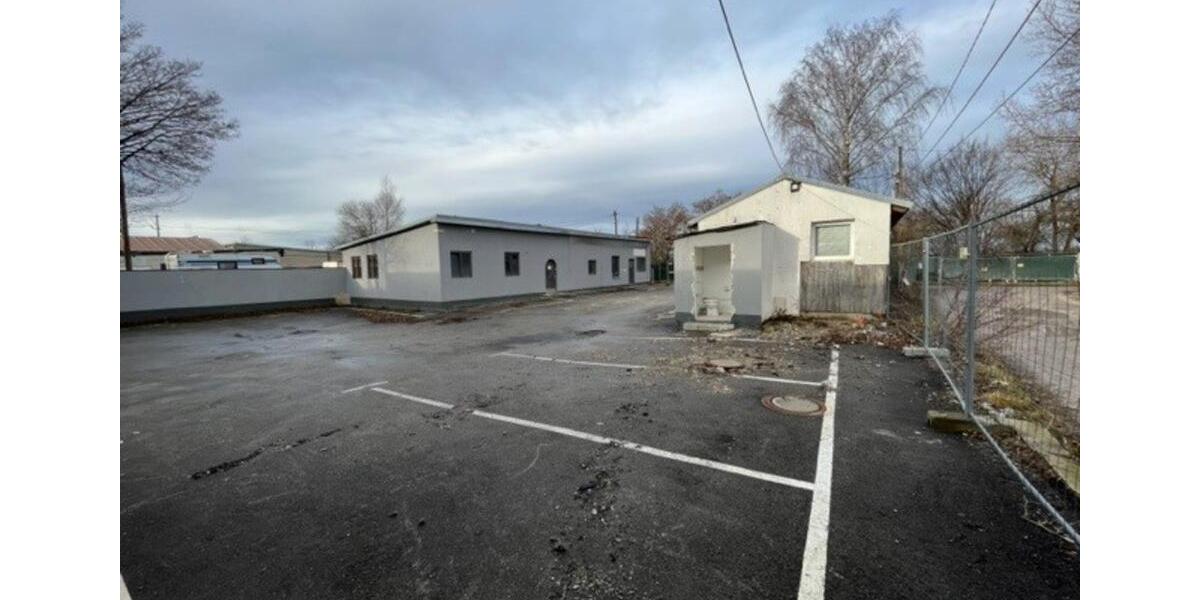 Gewerbliches Grundstück 1.138 m² | umzäunt | Halle & Hoffläche zimmer