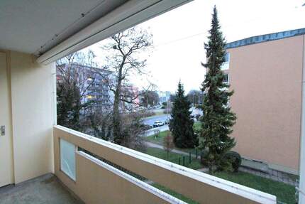 Sofort beziehbare, sanierte 3 Zi. Whg mit Balkon und herrlichem Blick über München. 3 zimmer