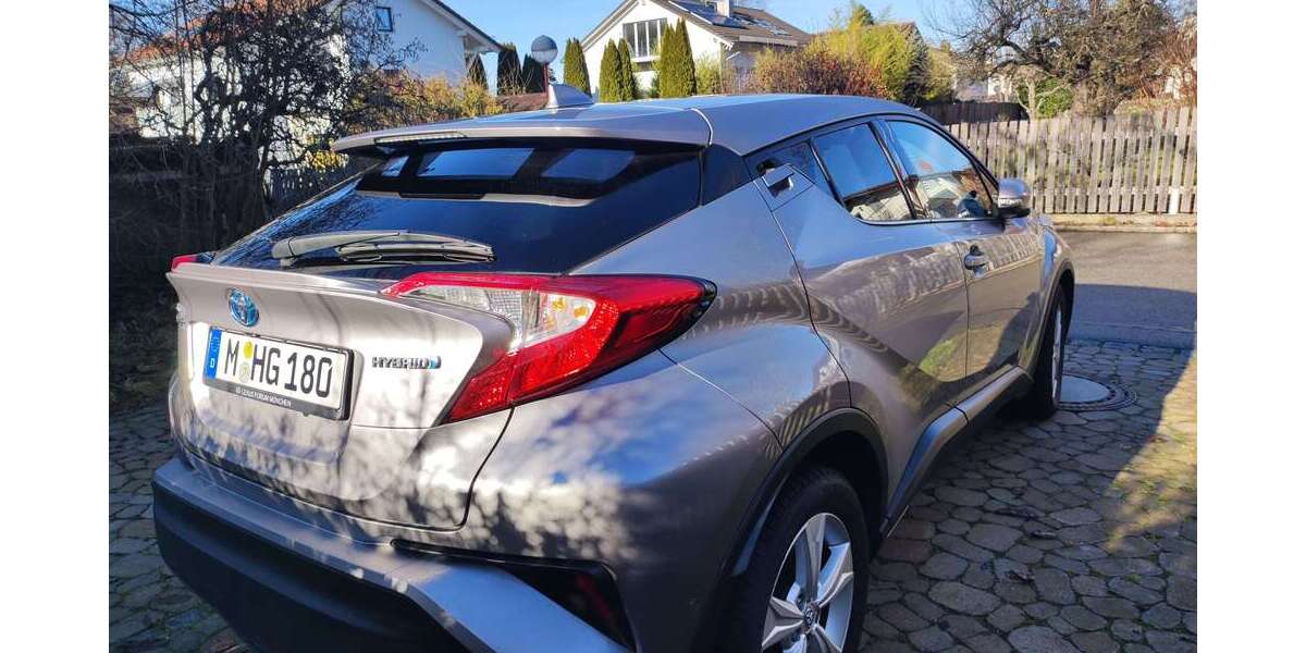 Toyota C-HR 88.500 km 17.900 &euro; Oberhaching 82041